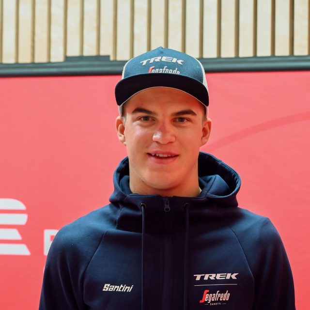 Cyklista Mathias Vacek ve studiu Radiožurnálu Sport | foto: Agáta Nezbedová,  Český rozhlas