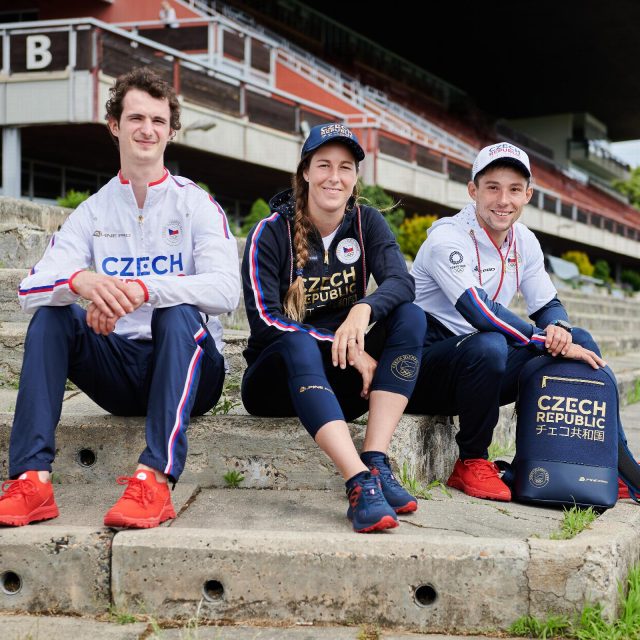 Lezec Adam Ondra a vodní slalomáři Kateřina Minařík Kudějová a Jiří Prskavec před odletem do Tokia | foto: Barbora Reichová,  Český olympijský výbor