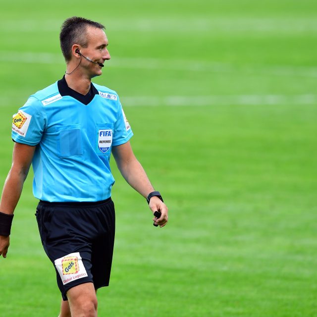 Rozhodčí Petr Ardeleanu | foto: Pavel Mazáč / CNC / Profimedia