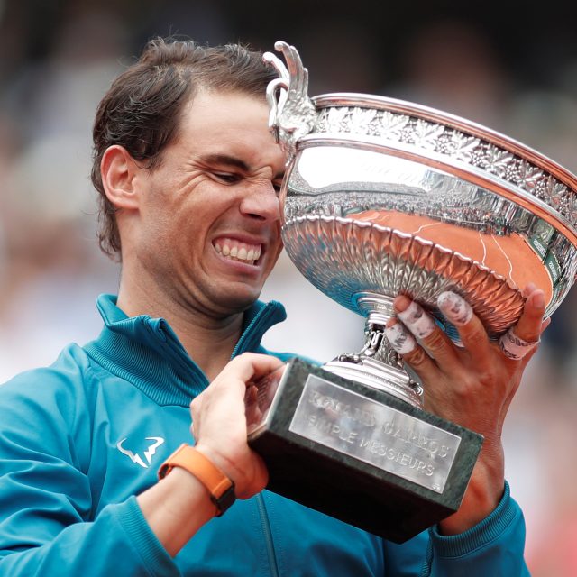 Rafael Nadal vyhrál Roland Garros čtrnáckrát,  letos ale na prestižním grandslamu bude chybět | foto: Benoit Tessier,  Reuters