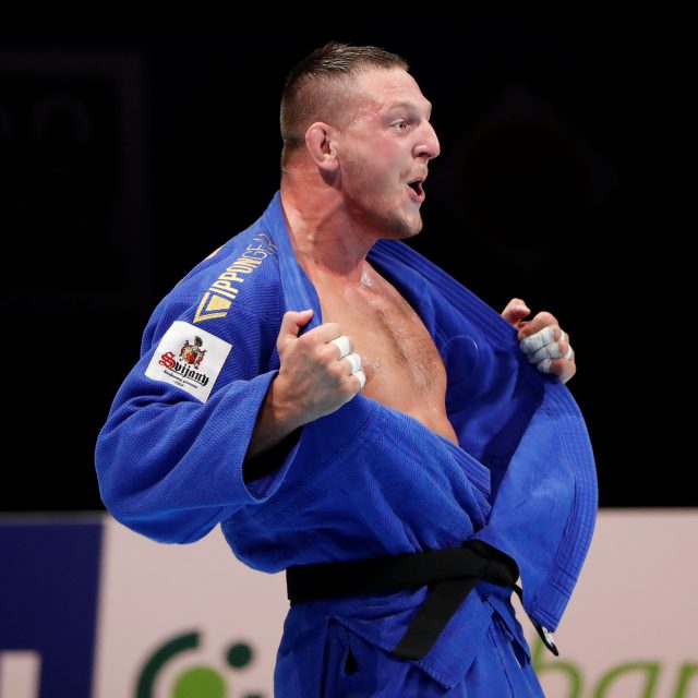 Lukáš Krpálek slaví vítězství ve finále. Úspěšných bitev za sebou má v kariéře mnoho | foto: Issei Kato,  Reauters