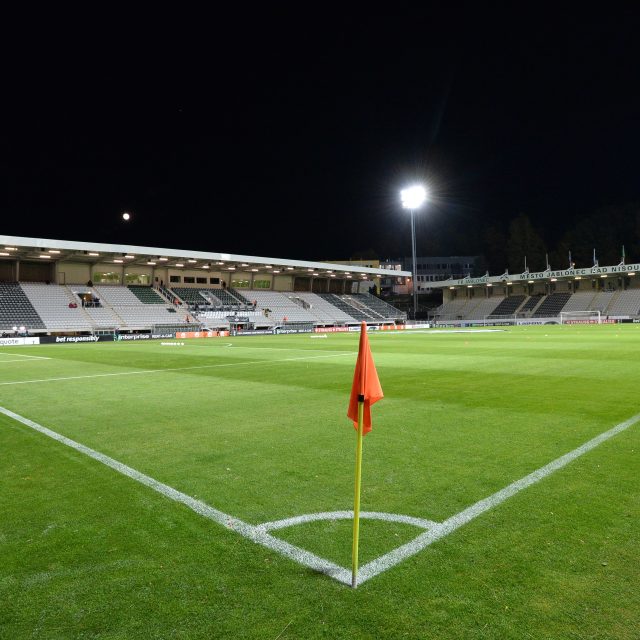 Stadion Střelnice,  domácí hřiště fotbalového Jablonce. Co všechno dělá technický úsek,  aby se o víkendu rozběhla jarní část ligové soutěže? | foto: Vít Černý,  Reuters