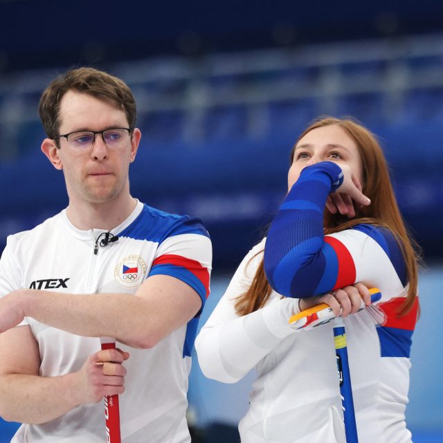 Zuzana a Tomáš Paulovi během utkání s Kanadou. | foto: EVELYN HOCKSTEIN,  Reuters