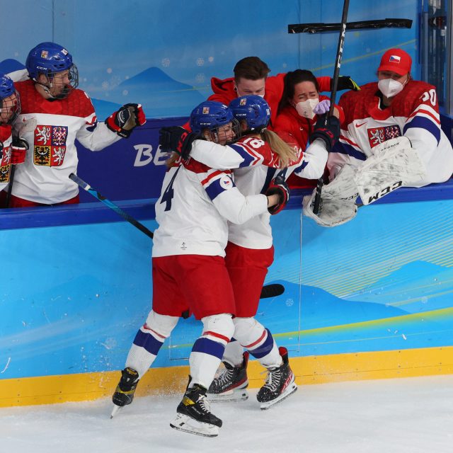 Poslechněte si celý rozhovor s hokejistkou Michaelou Pejzlovou,  která ve čtvrtfinále s USA vstřelila úvodní branku | foto: Brian Snyder,  Reuters