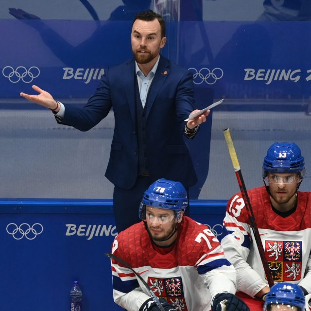 Pozice trenéra národního týmu Filipa Pešána je po olympijské blamáži vratká | foto: Annegret Hilse,  Reuters
