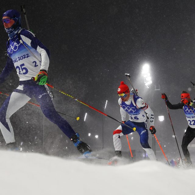 Bezmoc a beznaděj,  komentuje výkon českých biatlonistů ve štafetě trenér Rybář | foto: Hannah Mckay,  Reuters