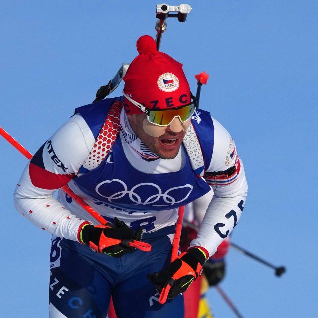 Český biatlonista Michal Krčmář při závodě s hromadným startem | foto: ATHIT PERAWONGMETHA,  Reuters