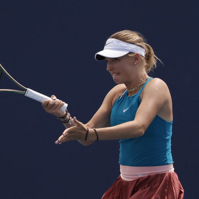 Česká tenistka Linda Fruhvirtová vyřadila na turnaji v Miami další favoritku | foto: Geoff Burke,  Reuters