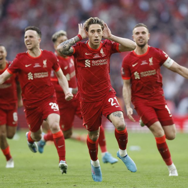 Budou v neděli večer slavit hráči Liverpoolu nebo Manchesteru City? Boj o mistrovský titul v Premier League graduje! | foto: Peter Cziborra,  Reuters