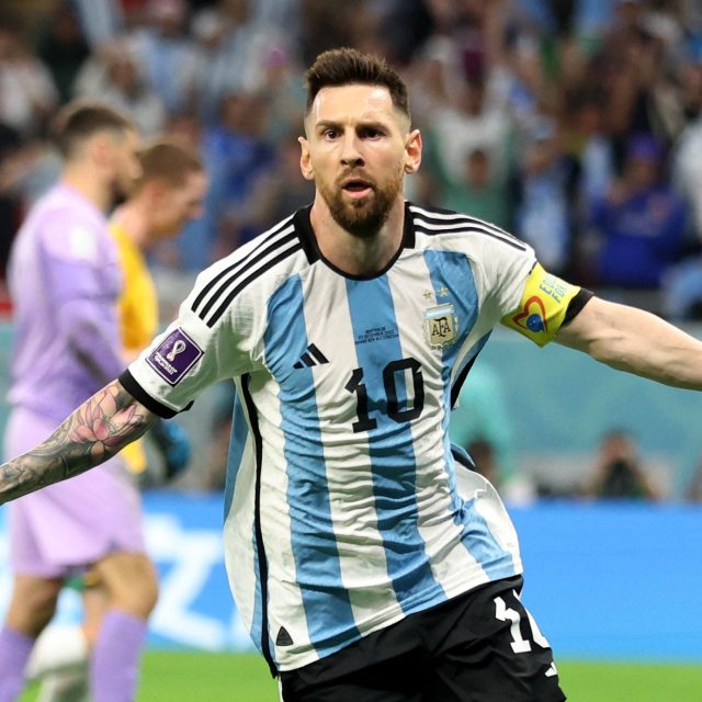 Messimu a jeho Argentině zbývá ke splnění snu poslední krok. Porazit ve finále nabitou Francii | foto: Carl Recine,  Reuters