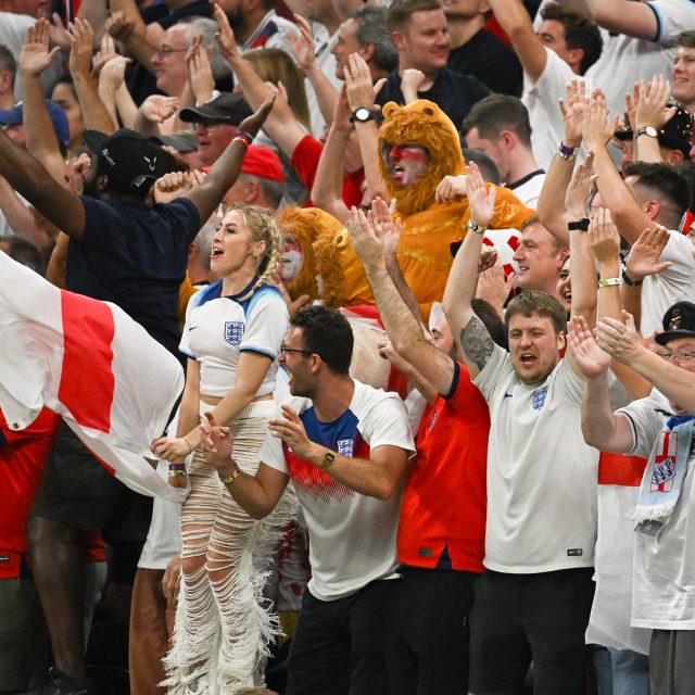 Angličtí fanoušci v zápase proti Senegalu | foto: Zabulon Laurent,  Reuters