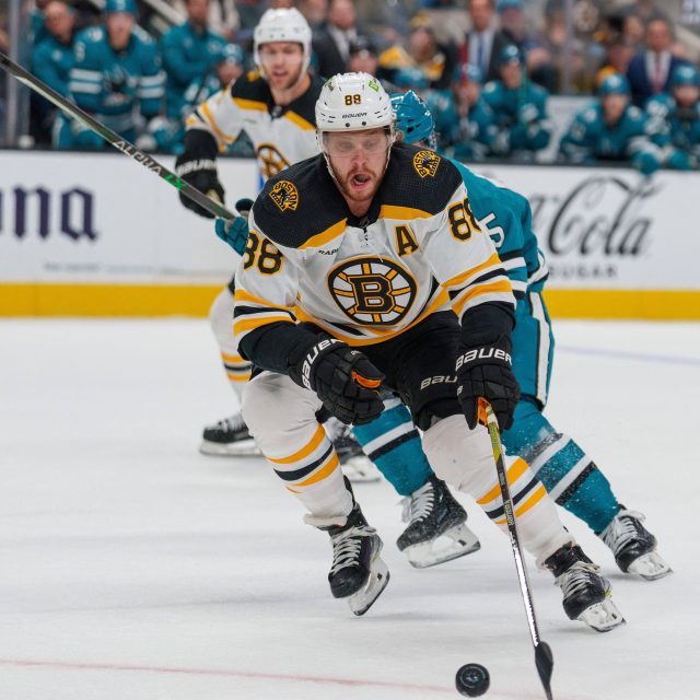 David Pastrňák kraluje NHL. Jak to vypadá s jeho smlouvou? Co všechno řeší agenti NHL? Dozvíte se v Čisté hře | foto: Neville E. Guard,  Reuters