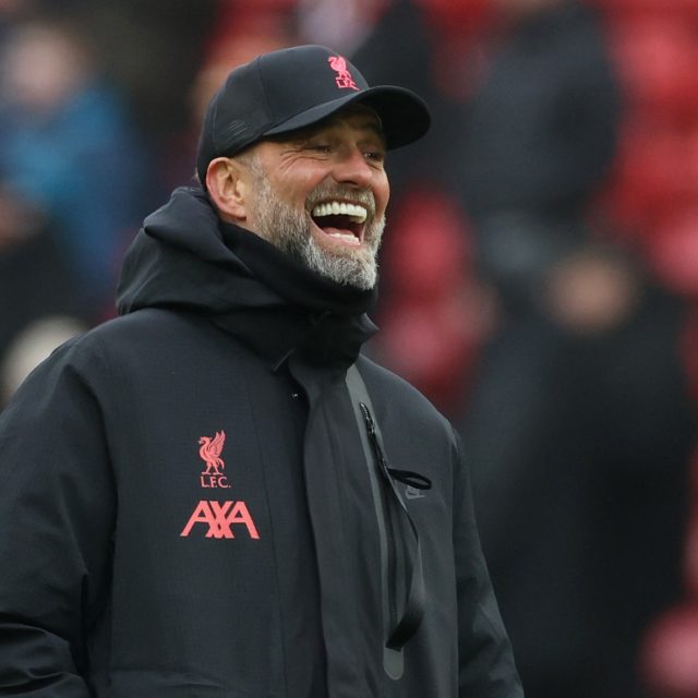 Jürgen Klopp v aktuální sezoně stále nemůže probrat tým Liverpoolu. V pondělí 13. února jeho svěřence čeká derby s Evertonem | foto: Phil Noble,  Reuters