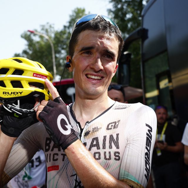 Vítěz 10. etapy letošní Tour de France Pello Bilbao věnoval vítězství  Ginu Mäderovi | foto:  Gonzalo Fuentes,  Reuters