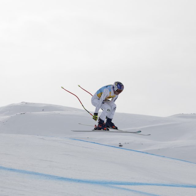 Ester Ledecká během tréninku v Cervinii. Sobotní závod ve sjezdu byl zrušen | foto: Leonhard Foeger,  Reuters