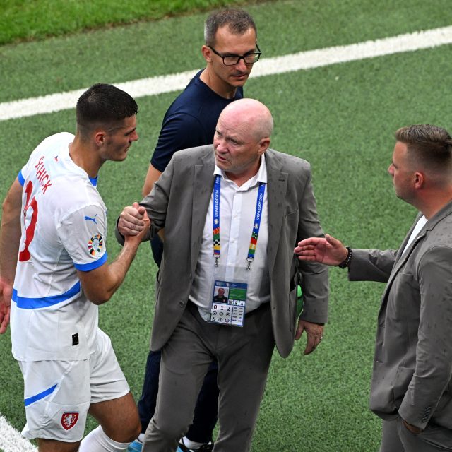 Patrik Schick musel v utkání s Gruzíí nuceně střídat kvůli svalovému zranění | foto: Annegret Hilse,  Reuters
