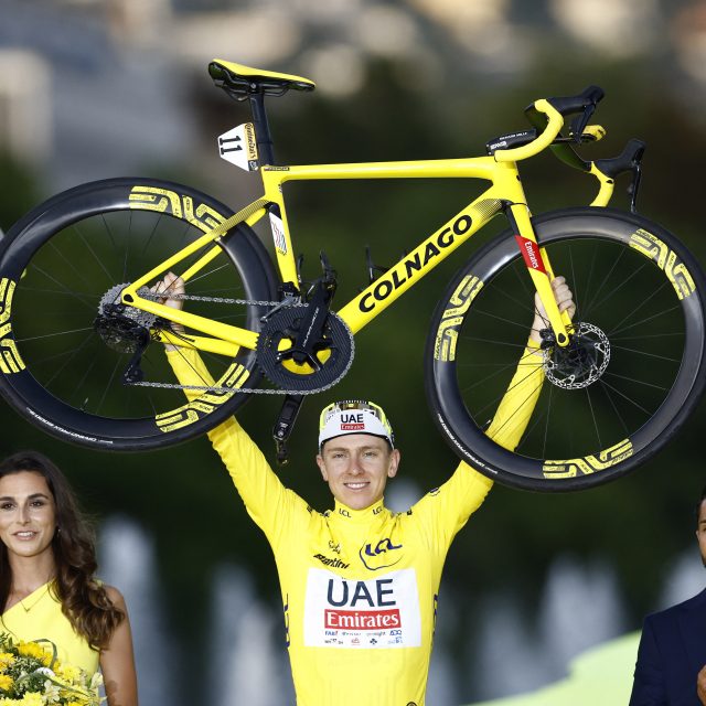 Tadej Pogačar slaví triumf na Tour de France | foto: Stephane Mahe,  Reuters