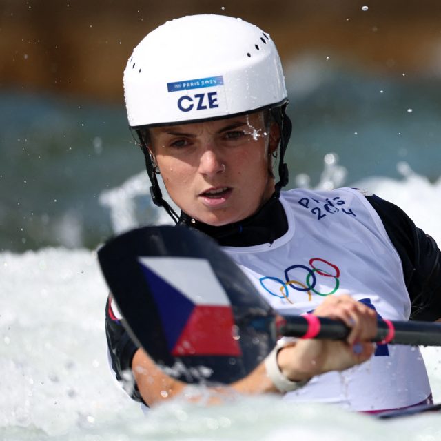 Kajakářka Antonie Galušková v semifinálové jízdě na olympijských hrách v Paříži | foto: Yara Nardi,  Reuters