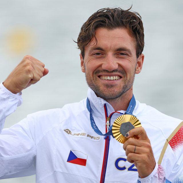 Rychlostní kanoista Martin Fuksa se zlatou olympijskou medailí | foto:  Molly Darlington,  Reuters