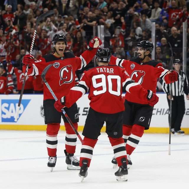 Hokejisté New Jersey porazili v druhém zápase v Praze Buffalo Sabres 3:1 | foto: Reuters