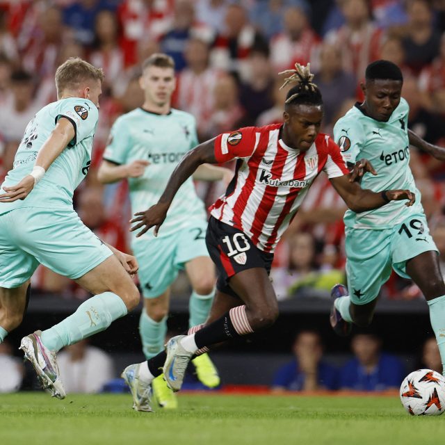 Fotbalisté Slavie se v zápase Evropské ligy proti Bilbau nedokázali prosadit a prohráli 0:1 | foto: Vincent West,  Reuters