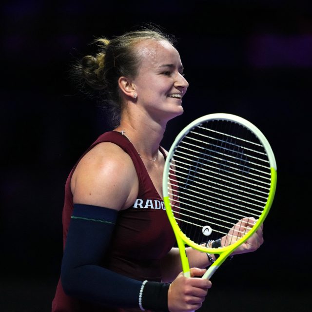 Tenistka Barbora Krejčíková po postupu do semifinále Turnaje mistryň | foto: Aleksandra Szmigiel,  Reuters