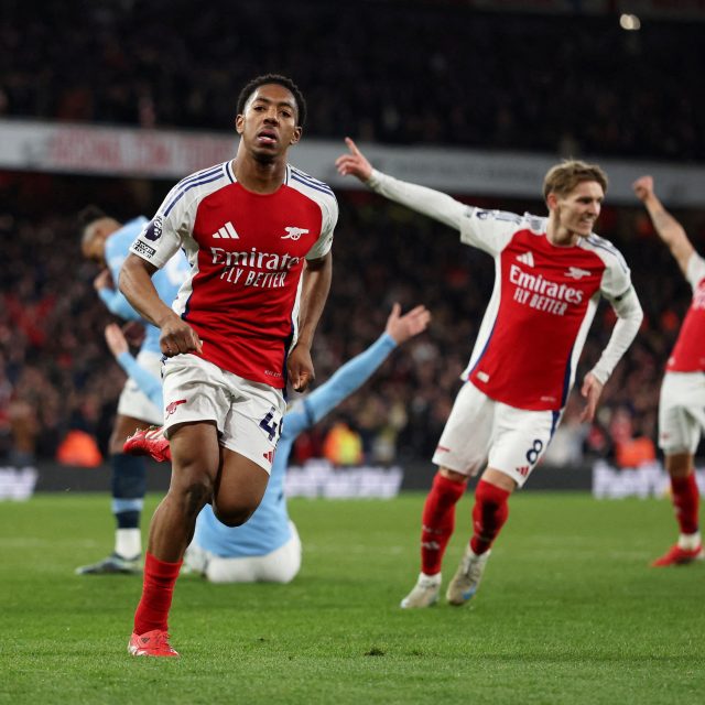 Fotbalisté Arsenalu porazili úřadujícího mistra ligy Manchester City 5:1 | foto: David Klein,  Reuters