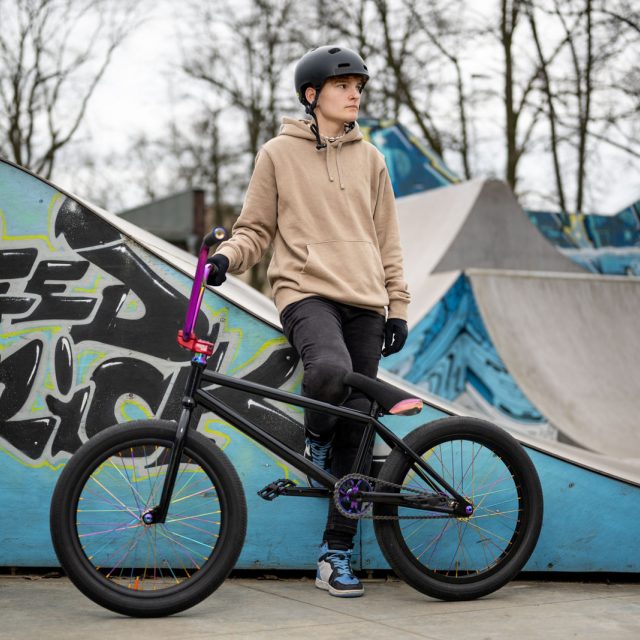 Cyklistka Iveta Miculyčová v jejím domácím tréninkovém prostředí v Kostelci nad Orlicí | foto: Khalil Baalbaki,  Český rozhlas