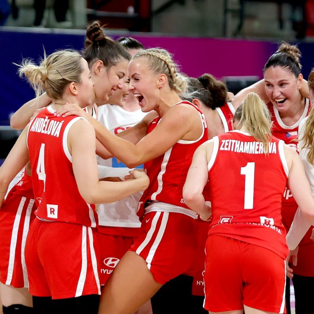 České basketbalistky slaví postup do osmifinále mistrovství Evropy | foto: Fotobanka Profimedia,  Profimedia