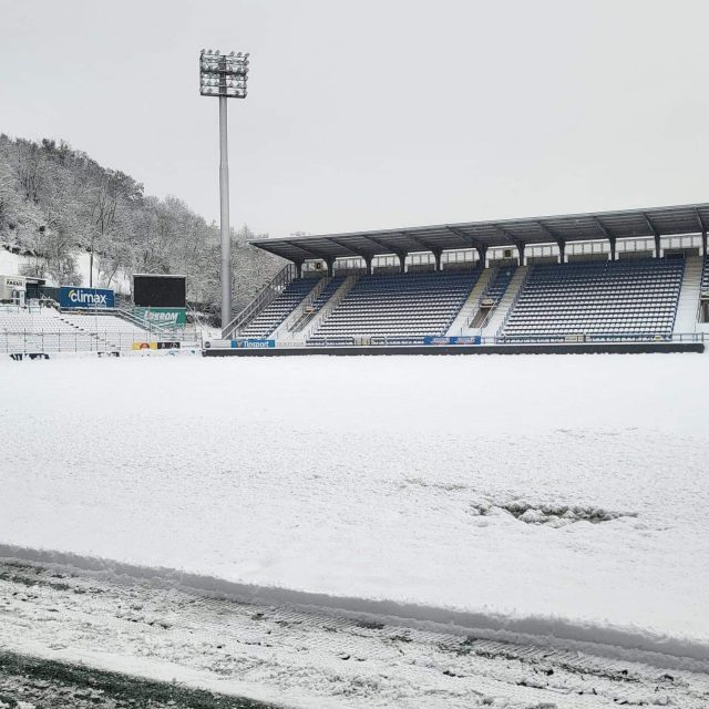 Zasněžená zlínská Letná před zrušeným zápasem 17. kola Fortuna Ligy | foto: Oficiální twitter FC Zlín  (@footballzlin),  Twitter