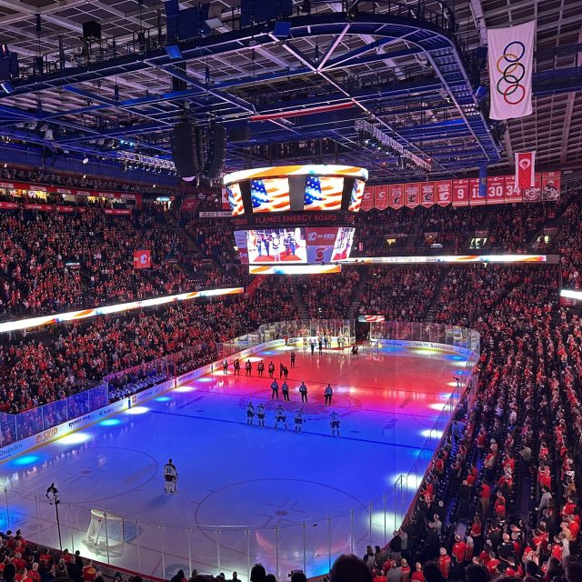 Čeští biatlonisté si v Kanadě nenechali ujít zápas NHL | foto: Jan Suchan,  Český rozhlas