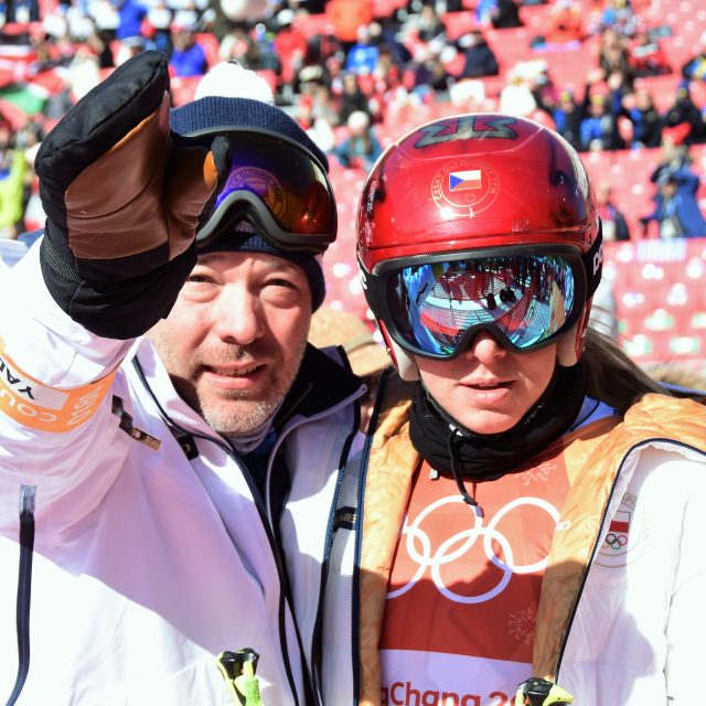 Ester Ledecká s trenérem Tomášem Bankem na olympiádě v Pchjongčchangu | foto: ASC Dukla Ivana Roháčková