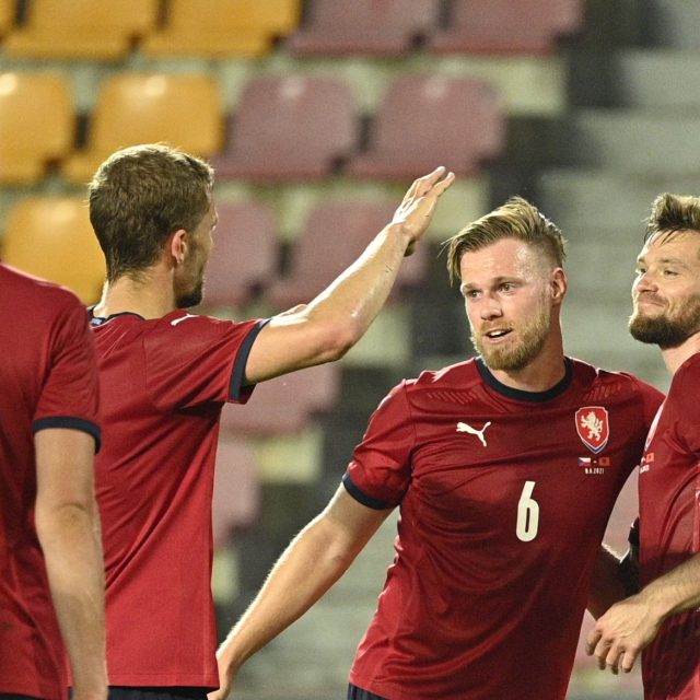 Poslechněte si celý Speciál Radiožurnálu Sport o právě začínajícím mistrovství Evropy ve fotbale | foto: Michal Kamaryt,  ČTK