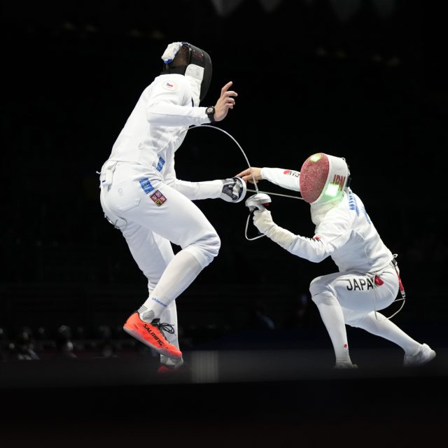 Jakub Jurka  (vlevo) v souboji s Japoncem Minobem. | foto: Hassan Ammar,  ČTK / AP
