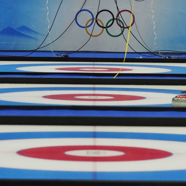 Poslechněte si celý rozhovor s prvními českými curlery,  kteří se probojovali na olympijské hry | foto:  Brynn Anderson,  ČTK / AP