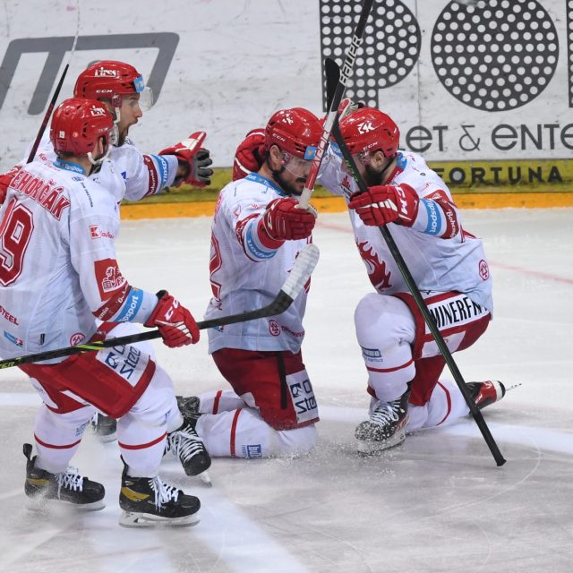 Extraligovou sezonu 2021/2022 ovládli hokejisté Třince | foto: Kateřina Šulová,  ČTK