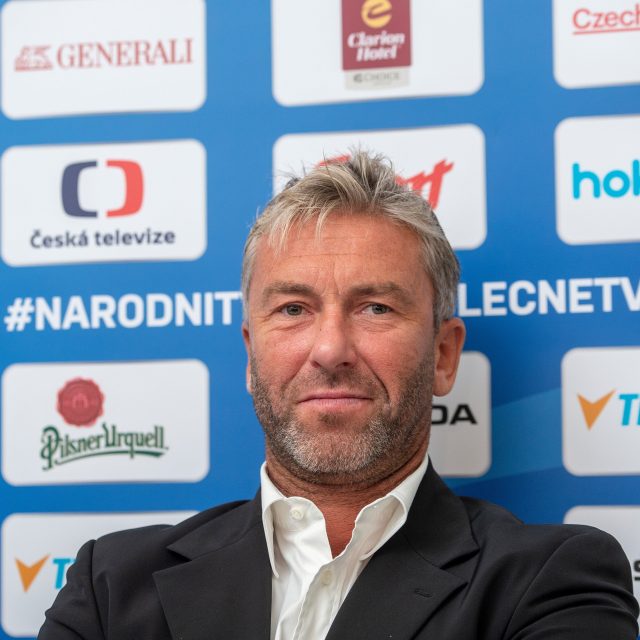 Petr Nedvěd v současnosti působí jako generální manažer národního týmu.  Sám jako hráč reprezentoval na dvou olympijských hrách dvě různé země | foto: Martin Sekanina / CNC,  Fotobanka Profimedia