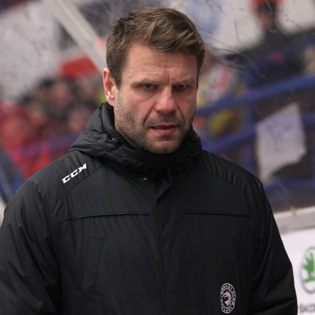 Václav Varaďa je novým koučem hokejových Pardubic | foto: Pavel Paprskář,  ČTK