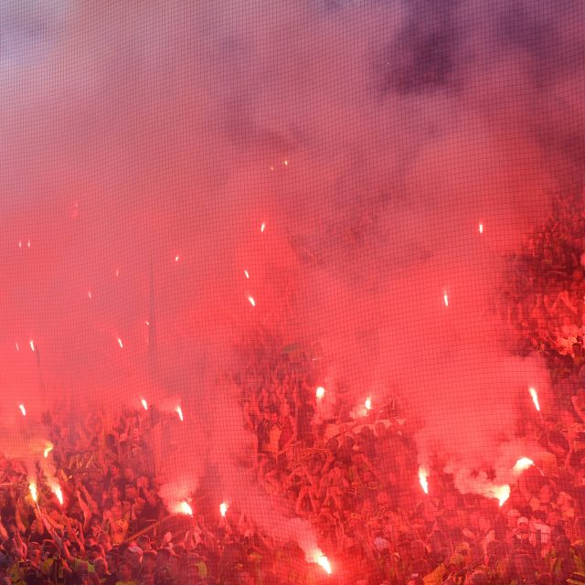 Pyrotechnika fotbalových fanoušků | foto: Profimedia