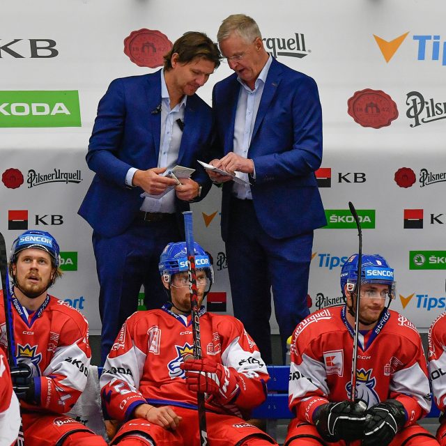 Kari Jalonen a jeho asistent Martin Erat na lavičce českých hokejistů | foto: Luboš Pavlíček,  ČTK