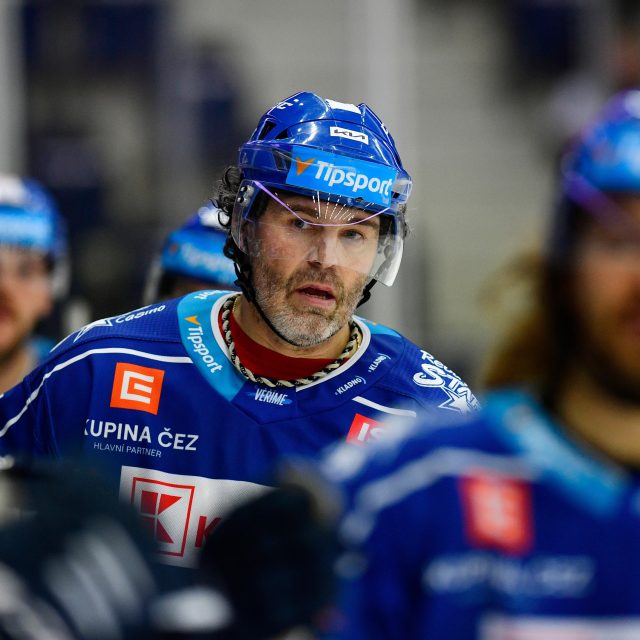 Jaromír Jágr se 11. prosince znovu vrátil do sestavy kladenských Rytířů | foto:  Radek Petrášek / ČTK