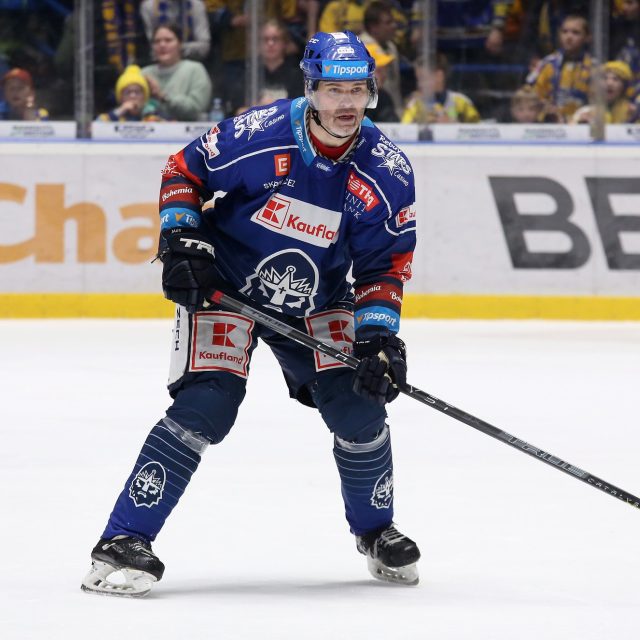 Jaromír Jágr si s Kladnem zajistil extraligovou příslušnost i pro nadcházející sezonu | foto: Pavel Paprskář,  ČTK