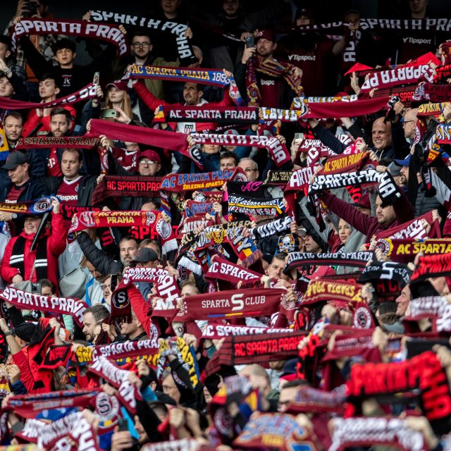 Fanoušci Sparty i Slavie projevili velký zájem o permanentní vstupenky na nadcházející sezonu | foto:  Michal Růžička / MAFRA / Profimedia 