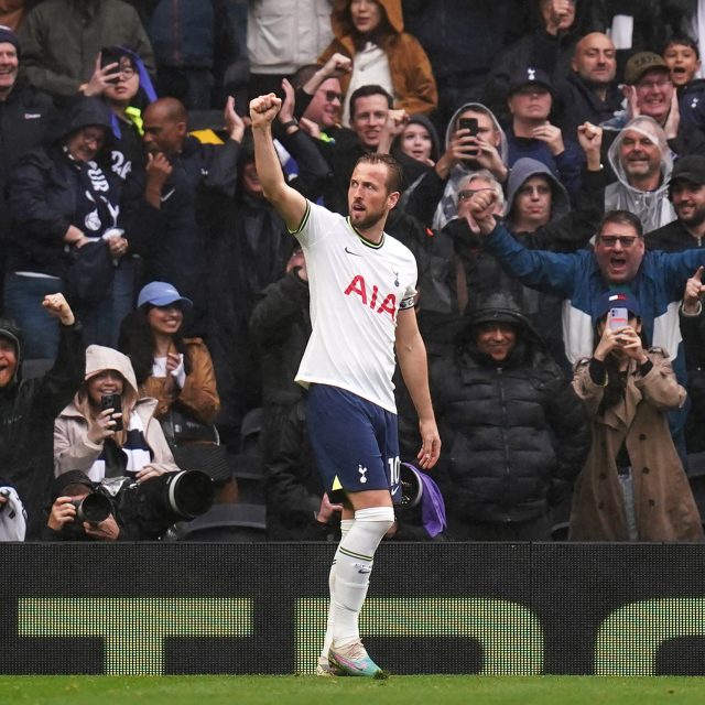 V dresu Tottenhamu už se útočník Harry Kane radovat nebude. Přestoupil do německého Bayernu Mnichov a stane se nejdražším hráčem Bundesligy | foto: John Welton/ PA Images,  Profimedia
