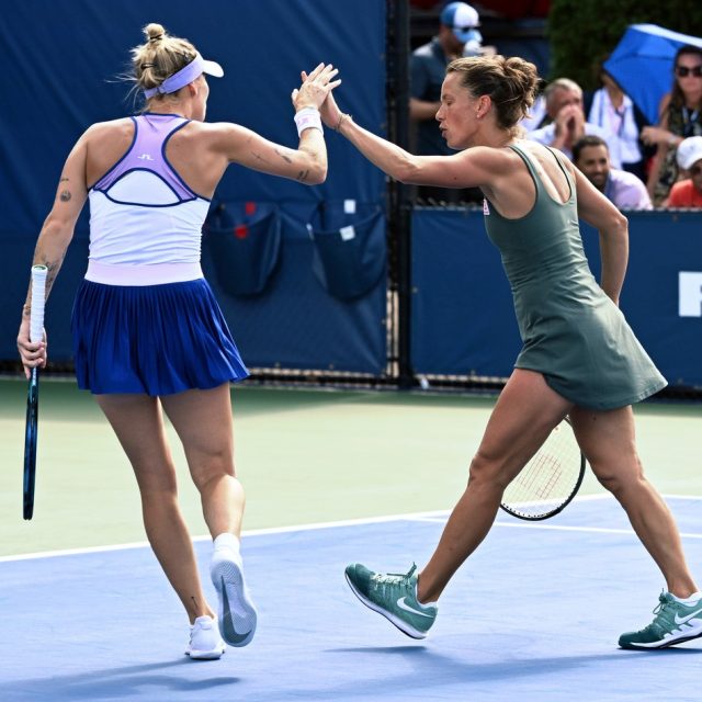  (zleva) Markéta Vondroušová a Barbora Strýcová | foto: AP / ČTK