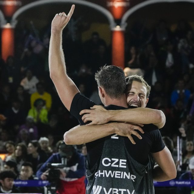 Čeští beachvolejbalisté Ondřej Perušič a David Schweiner | foto: Fernando Llano,  Profimedia