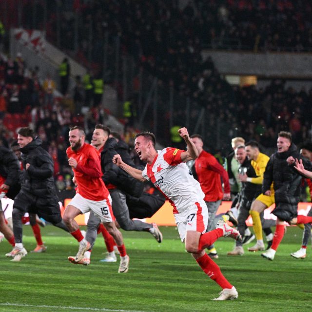 Děkovačka hráčů Slavie | foto: Michal Kamaryt,  Profimedia,  ČTK