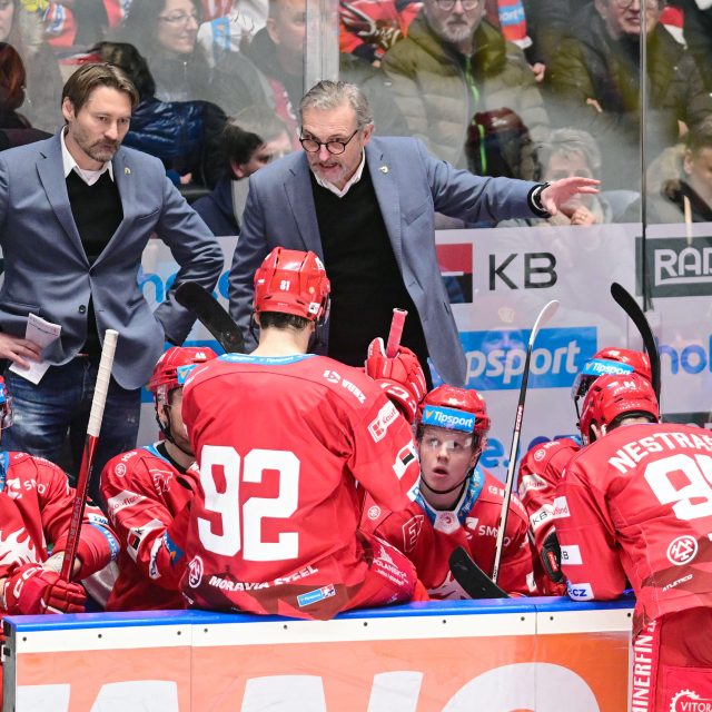 Trenér Třince Zdeněk Moták  (vpravo) | foto: Michal Beránek / CNC / Profimedia