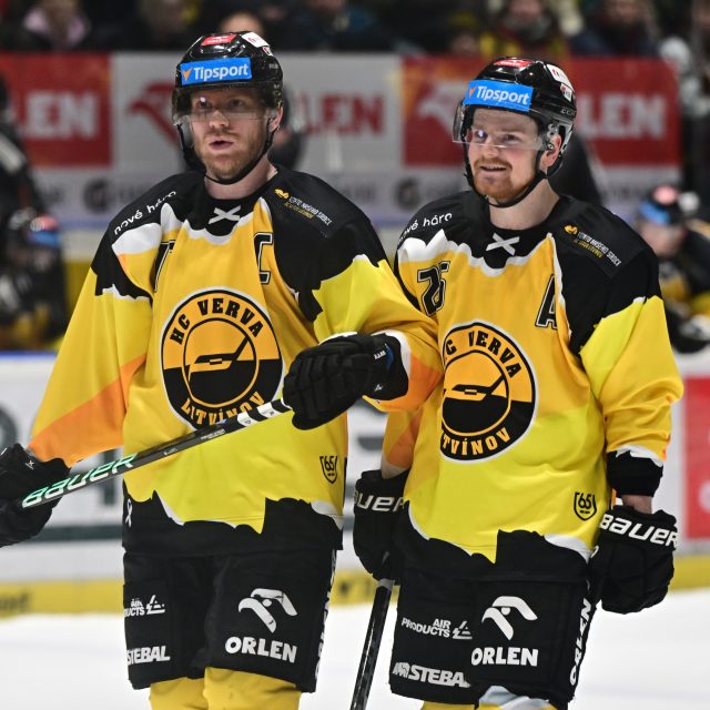 Bratrská dvojice Ondřej a David Kaše v dresu Litvínova | foto: Pavel Mazáč / CNC / Profimedia,  Profimedia