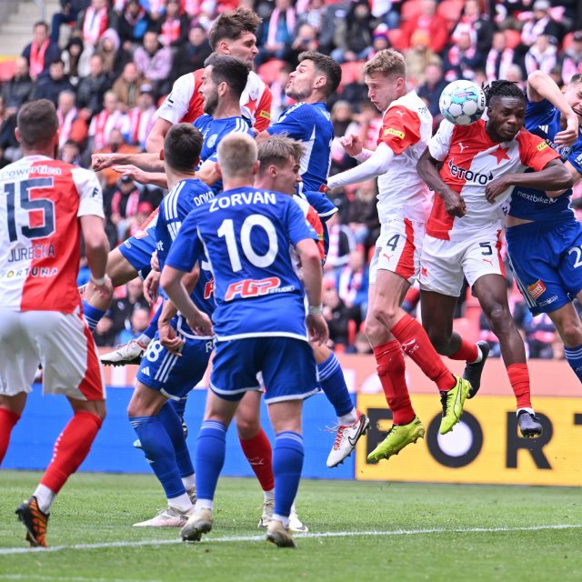Fotbalisté Slavie v 29. kole české fotbalové ligy ztratili body,  když na domácí půdě jen remizovali 2:2 s Olomoucí | foto: Michal Beránek / CNC / Profimedia